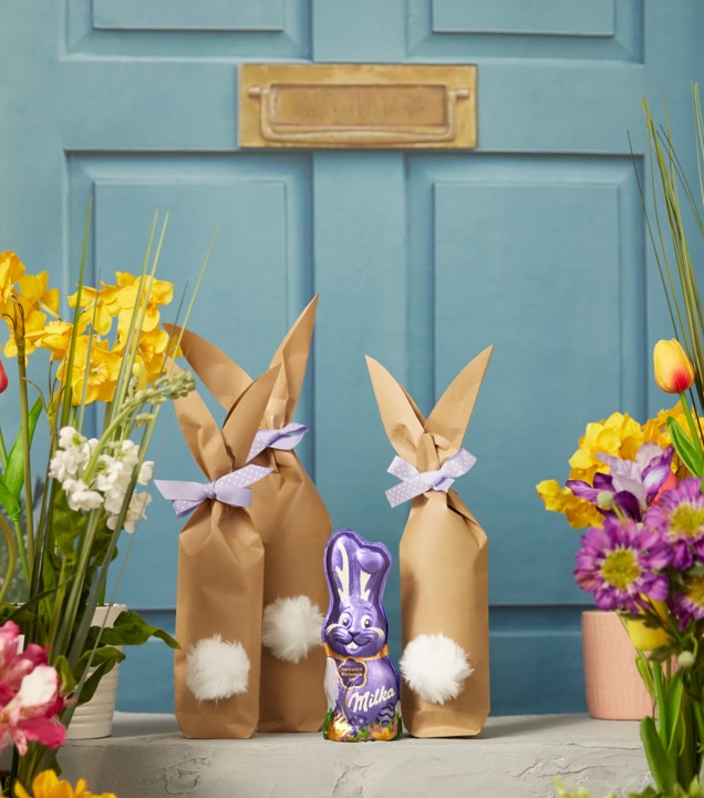 Milka Osterhase vor Haustüre